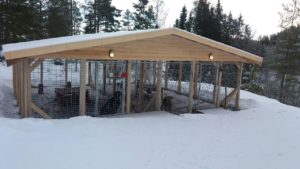 Två nya hundgårdar med tak byggdes 2016.